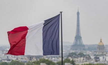 وكالة "ستاندارد اند بورز" تبقي على درجة فرنسا بلا