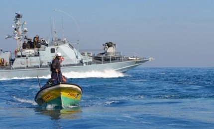 بحرية الاحتلال تستهدف مراكب الصيادين في بحر غزة