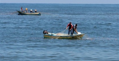 بسبب سوء الأحوال الجوية.. إغلاق بحر غزة أمام حركة الصيادين