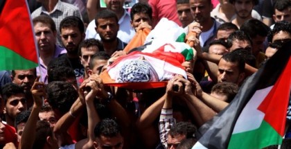 مئات المواطنين في مدينة جنين يشيعون جثمان الشهيد عدي صلاح