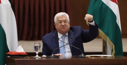 عباس يواصل سياسة الإقصاء وغضب فتحاوي بعد قرار فصل القدوة