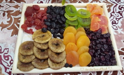 في رمضان: متى يمكنك تقديم الفواكه المجففة لطفلك بأمان؟