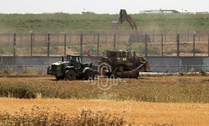 آليات الاحتلال تتوغل شمال قطاع غزة وسط أعمال تجريف