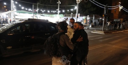 قوات الاحتلال تعتقل مواطنًا من البلدة القديمة وتعتدي عليه