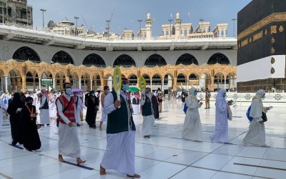 زوار بيت الله الحرام يبدأون رحلتهم بزيارة المسجد النبوي الشريف
