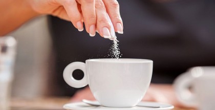 "إضافة الملح إلى القهوة الصباحية" تنتشر عبر الإنترنت لسبب غريب نوعا ما
