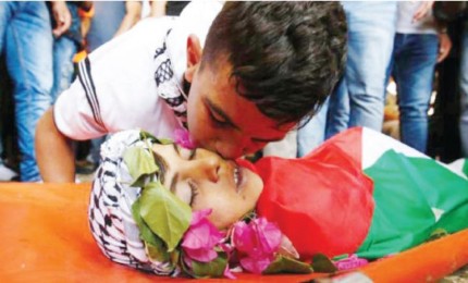 عشية يوم الطفل الفلسطيني.. 4 أطفال يقتلون كل ساعة و 17 ألف طفل أصبحوا أيتامًا في غزة