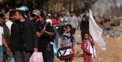 "إسرائيل" تمنع عودة المُهجرين في غزة إلى بيوتهم بالقتل والتهديد