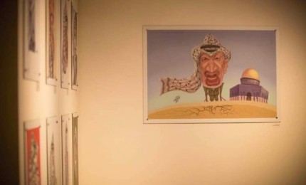 غضب على مواقع التواصل بعد نشر صور مسيئة للرئيس الراحل ياسر عرفات