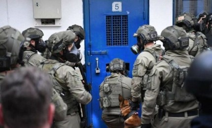 وحدات القمع تقتحم قسم المعتقلين في سجن "هداريم"