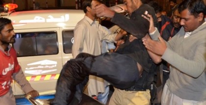 عشرات القتلى والجرحى إثر هجوم انتحاري استهدف قوات الأمن الباكستانية